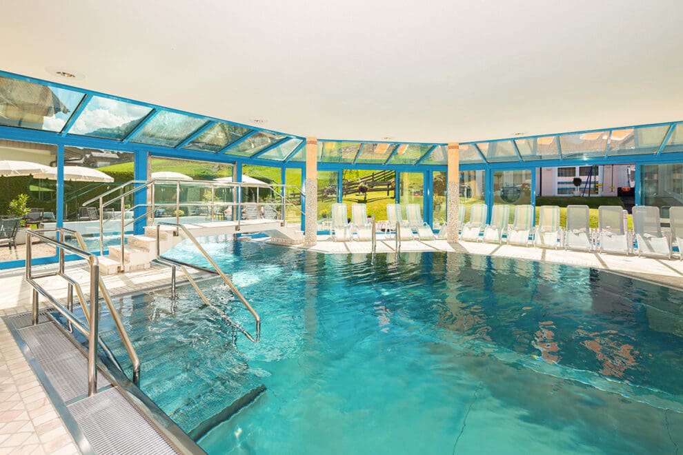 Hallenbad, Inklusivleistungen im Frühling im 4 Sterne Hotel Vierjahreszeiten in Flachau