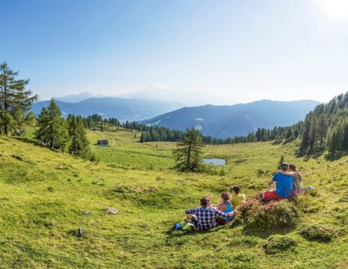 Panorama Lackenalm Mit Menschen 1