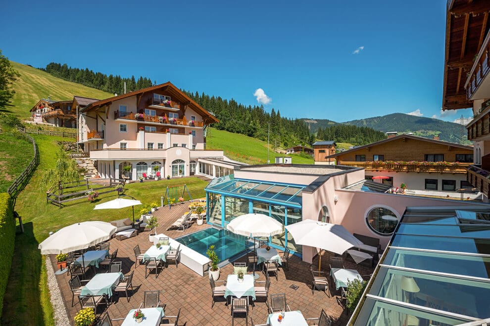 Pool - Inklusivleistungen im Sommer im Hotel Vierjahreszeiten in Flachau, Salzburger Land